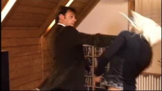 Dois apaixonados encontram-se no seu local secreto