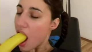 Uma banana para esta árabe