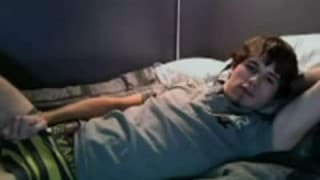 Um jovem gay tocando punheta Um jovem gay tocando punheta