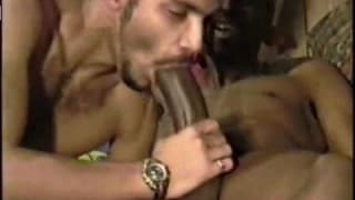 Chupando um negro bem dotado de rola Chupando um negro bem dotado de rola