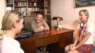 Duas estudantes e verga grande