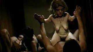 Uma festa de suruba cheia de anões