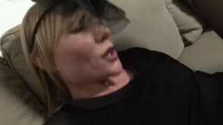 Milf francesa leva consolo do amigo tesudo