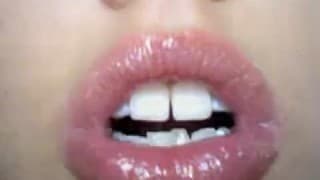 Uma peuqena amadora que adora mostrar sua bunda