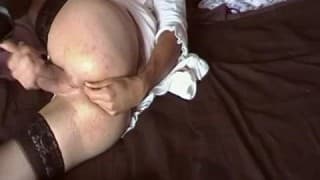 Esta transexual enfiar bem os dedos !