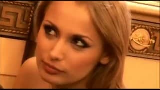 Dois garndes cacetes para a loira tesuda Dois garndes cacetes para a loira tesuda