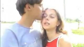 Um casal motivada num carro a foder