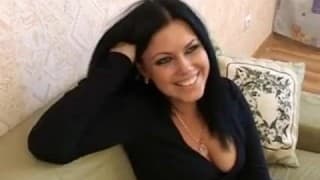 Uma rapidinha no conforto do sofá...