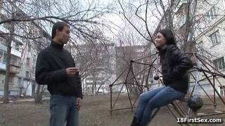 18 anos e pronta para o pornô