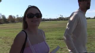 Tatiana Kush mostra seus atributos