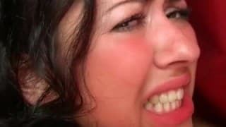Uma puta gostosa para um ménage à trois Uma puta gostosa para um ménage à trois