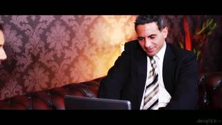 Duas salsichas para uma puta executiva