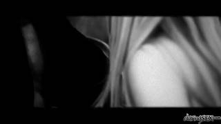 Uma bela loira que sabe como se divertir