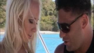 Carla Cox é fodida em um cruzeiro Carla Cox é fodida em um cruzeiro
