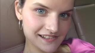 Ela gosta de se masturbar com seu vibrador