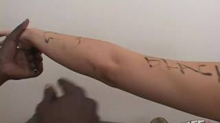 Shayna Knight fica mais sexy quando chupa no pau