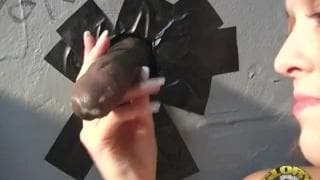 Trisha Rey está chupando pau como uma vagabunda Trisha Rey está chupando pau como uma vagabunda