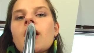 Carolina sente-se cheis de prazer quando se toca