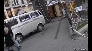 A loira safada está fodendo num parque público A loira safada está fodendo num parque público