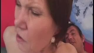 Coroa madura se molhando antes do sexo Coroa madura se molhando antes do sexo