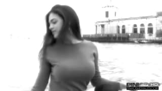 A sexy transexual ruiva fode seu homem