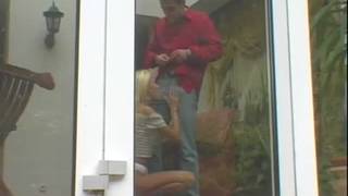 Nikki Blonde gosta de sexo em plena natureza