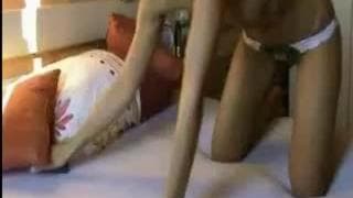 Em casa ela desfruta do sexo muito mais