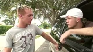 O olhar de um cara que deseja o amigo