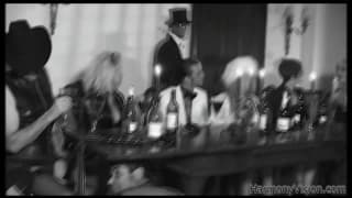 Alicia Rhodes é uma criada viçosa