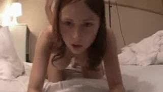 Este gajo adora as mamas da sua companheira