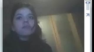 Ele vê a namorada na câmara