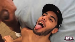 Este caralho chupa outro caralho