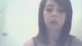 A morena amadora quer brincar ao prazer