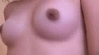 Ela chupa o marido cheio de desejo