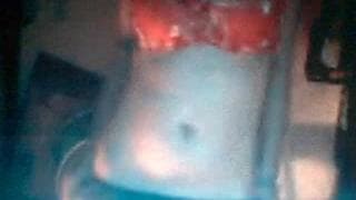 Uma amadora toca-se com intensidade