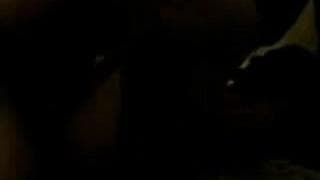 Este casal excita-se no escuro