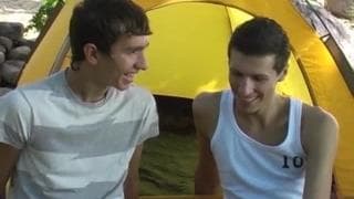 Alex anda com o seu amigo Rusik  Alex anda com o seu amigo Rusik