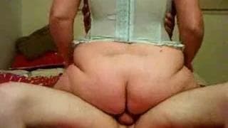 Mulher madura monta o pau do seu marido!