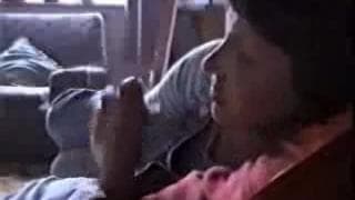 Eles vêm TV e divertem-se em simultâneo