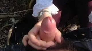 Uma safada asiática faz um broche !