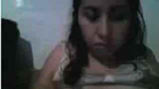 Árabe amadora quer exibir as tetas fartas