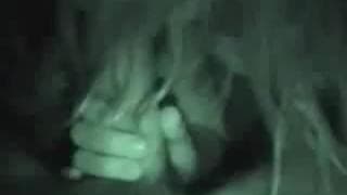 Esta loira chupa muito bem à noite!