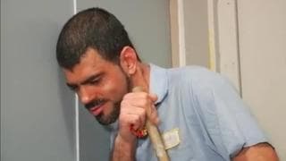 Trabalham até tarde e precisam de relaxar Trabalham até tarde e precisam de relaxar