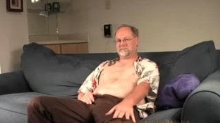 Uma boa punheta para este velho !