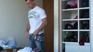 Esse cara passa a tarde tocando punheta