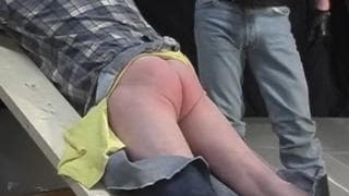 Um gay dominado por um mascarado Um gay dominado por um mascarado