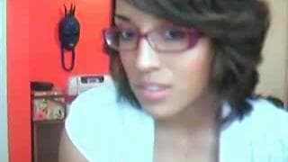 Vai fazer um strip-tease afrente a camara