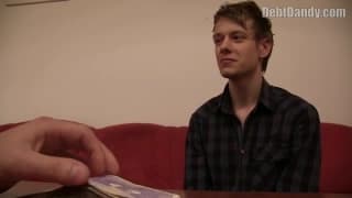 Este menino gosta de dinheiro e sexo Este menino gosta de dinheiro e sexo