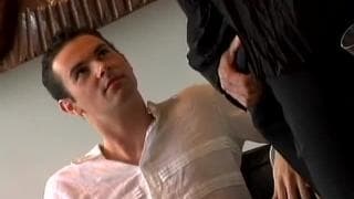 Striptease que leva a uma grande orgia gay!