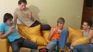 Nikolay e Tomas fazem sexo sem parar Nikolay e Tomas fazem sexo sem parar